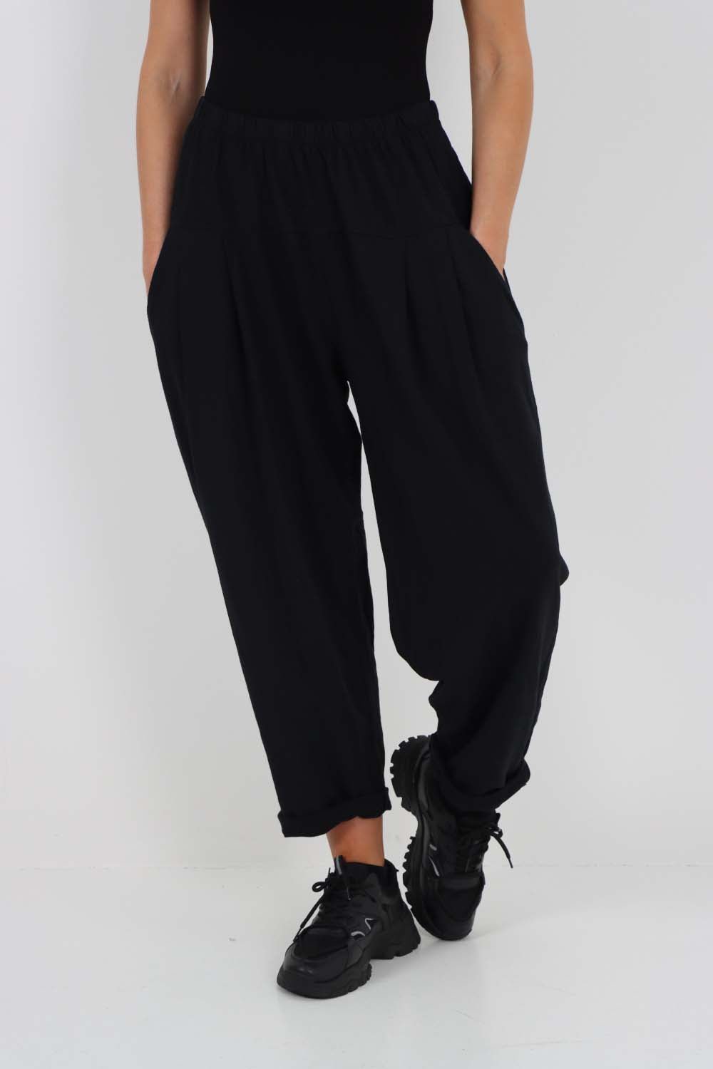 Italian Pleated Cotton Trousers With Side Pockets