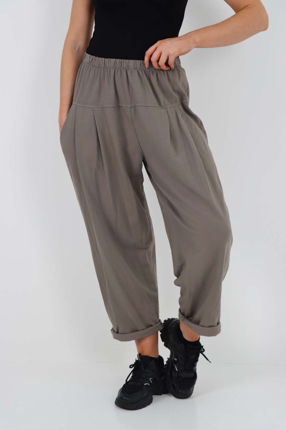 Italian Pleated Cotton Trousers With Side Pockets