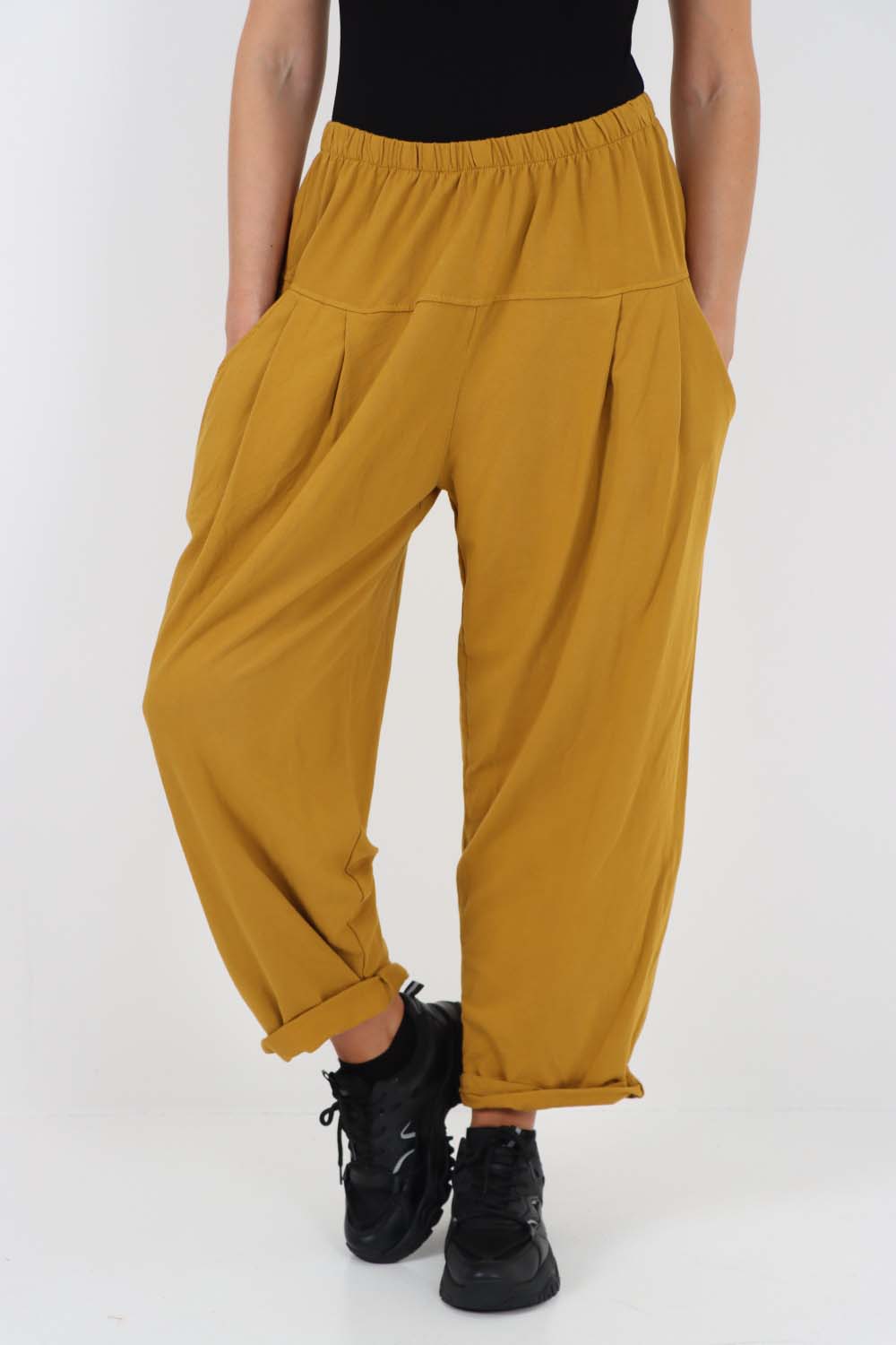 Italian Pleated Cotton Trousers With Side Pockets